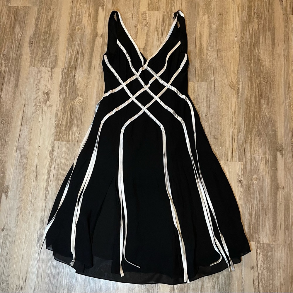 Adrianna Papell Black Silk Lined V-Neck Dress Ivory Flowing Ribbon Size 8 EUC